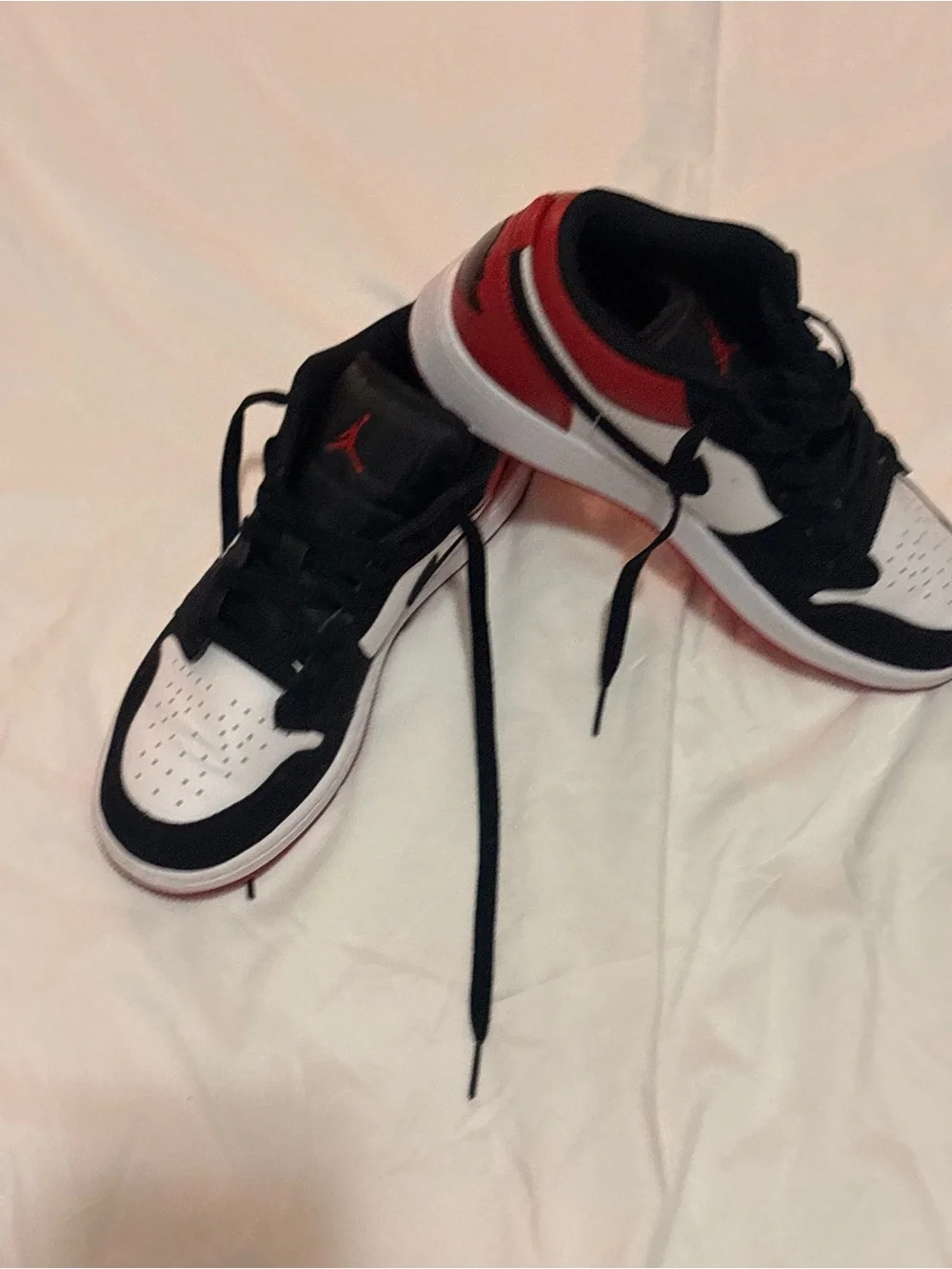 Jordan Kids Low-Top Sneakers in White/Black/Red